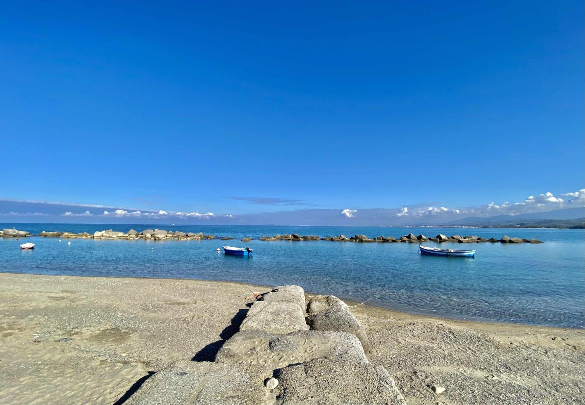 Appartamenti La Baia Del Rais فالكوني المظهر الخارجي الصورة